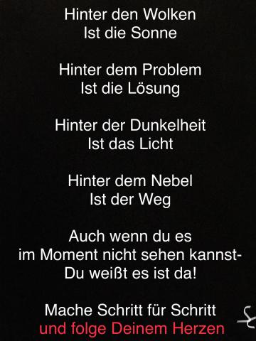 Hinter der Dunkelheit ist das Licht